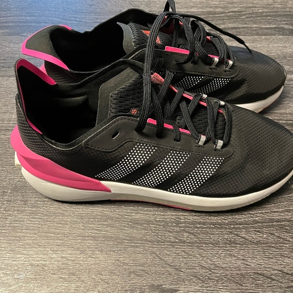Like New Adidas Avryn Pink Fusion Athletic Shoes Size 10 - Picture 3 of 8